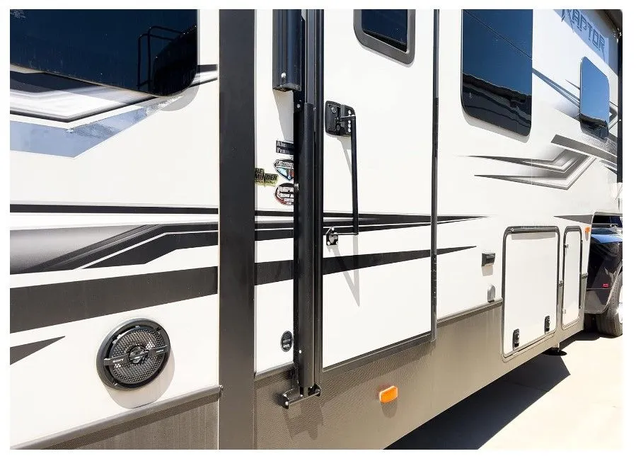 TELESCOPING RV ENTRY DOOR RAIL